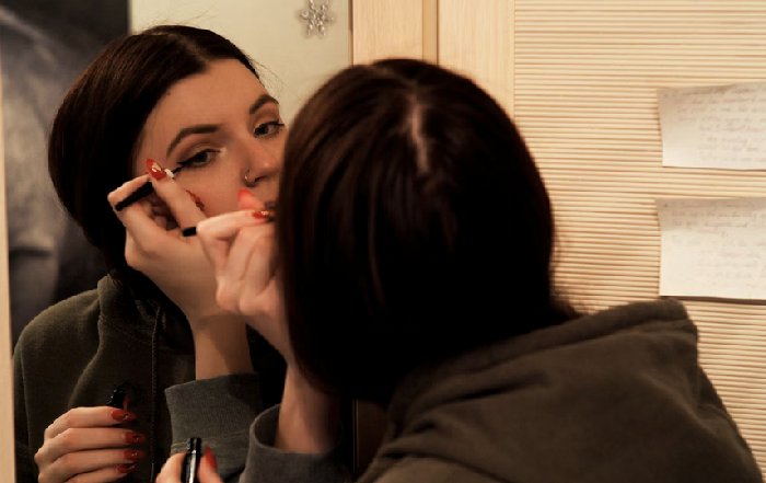 Article Image for How to Achieve a Professional Makeup Look at Home