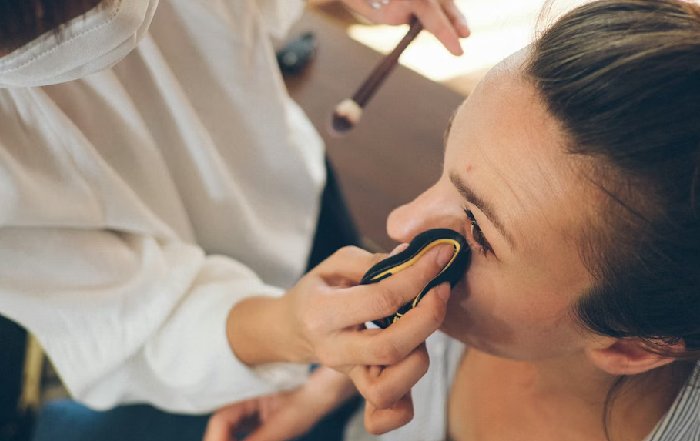 Article Image for How to Choose Eye Makeup for Your Eye Shape and Color