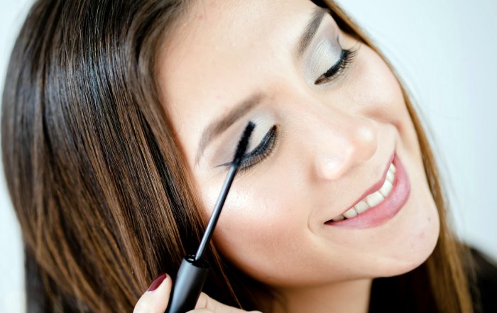 Article Image for Professional Makeup Tips for Long Lasting Results