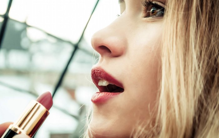 Article Image for The Evolution of Makeup for Everyday Wear