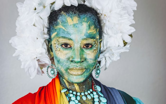 Article Image for The Psychology Behind Color Choices in Makeup